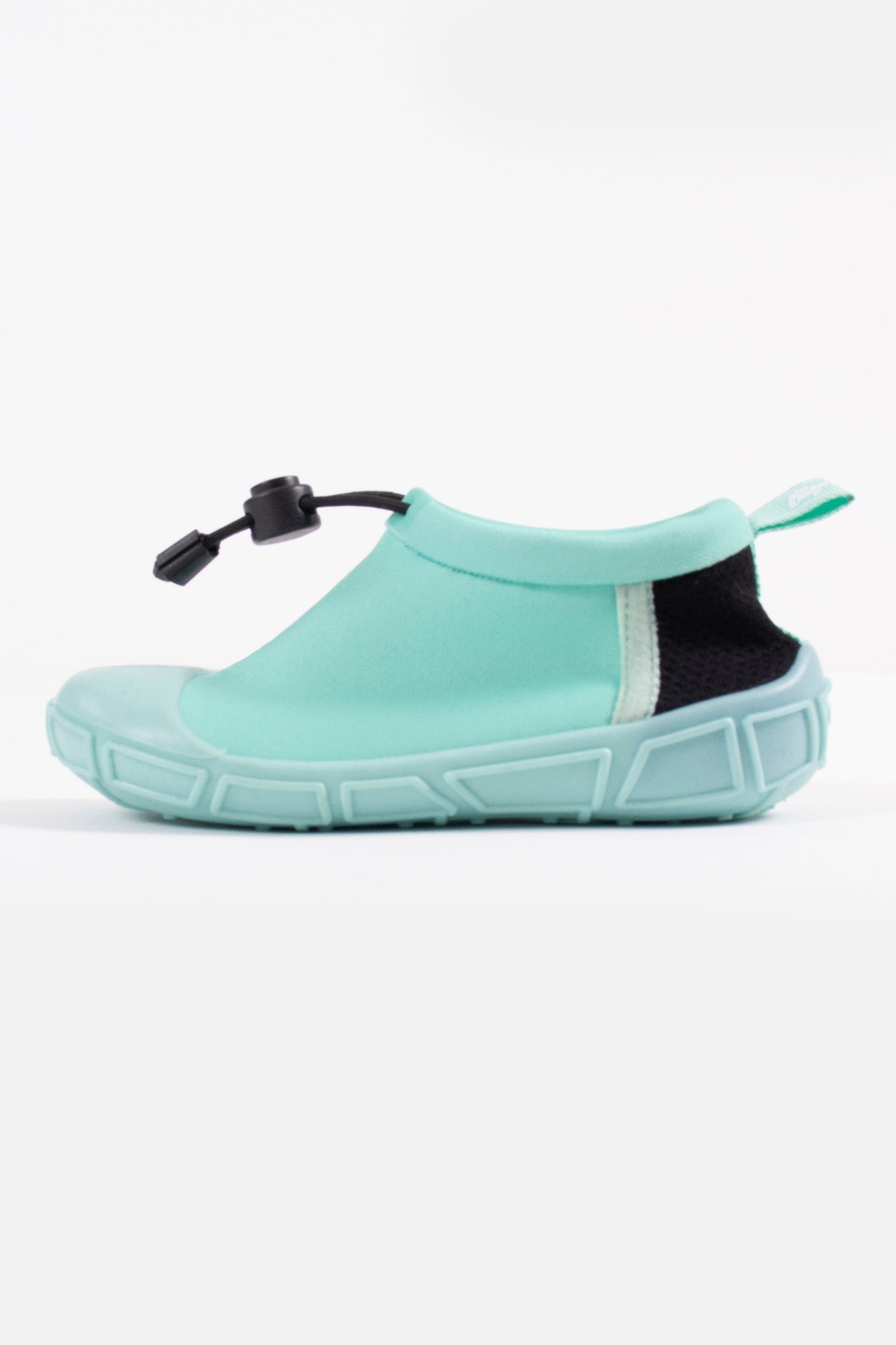 toggle aqua/water shoes in aqua